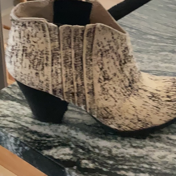 Splendid Patterned Ankle Boots - Picture 3 of 4